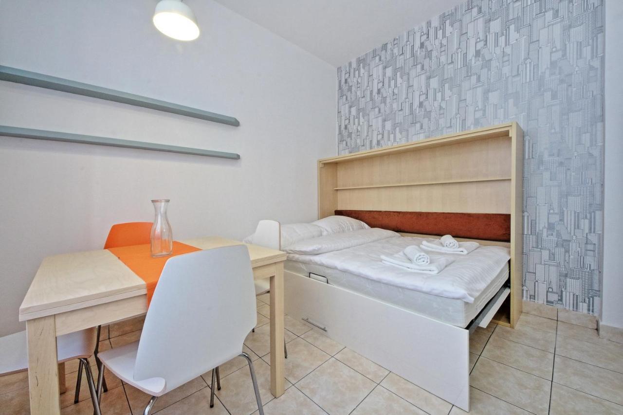 Lotus Apartment Praga Esterno foto